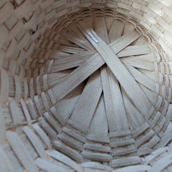 REDUCED Vintage Medium-Sized Shallow White Basket With Handle c Early 1990s - Picture 6 of 7